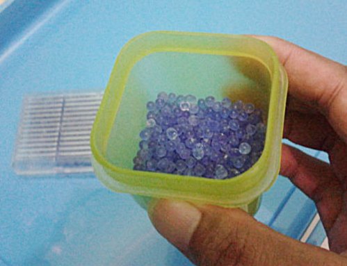 silica gel sebagian di box kecil
